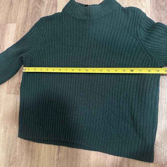H&M Divided Green Ribbed Knit Long Sleeve Sweater, Size Medium Trendy & Cozy - Picture 7 of 11